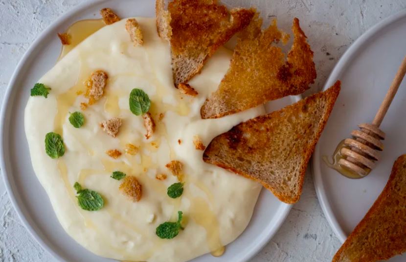 Ubijany ser brie z grzankami 