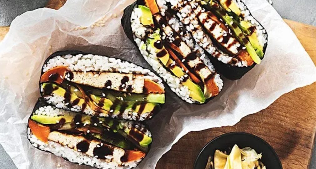 Japońska kanapka onigirazu