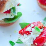 Kanapki z pieczoną papryką