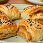 Paszteciki z soczewicą z barszczem czerwonym