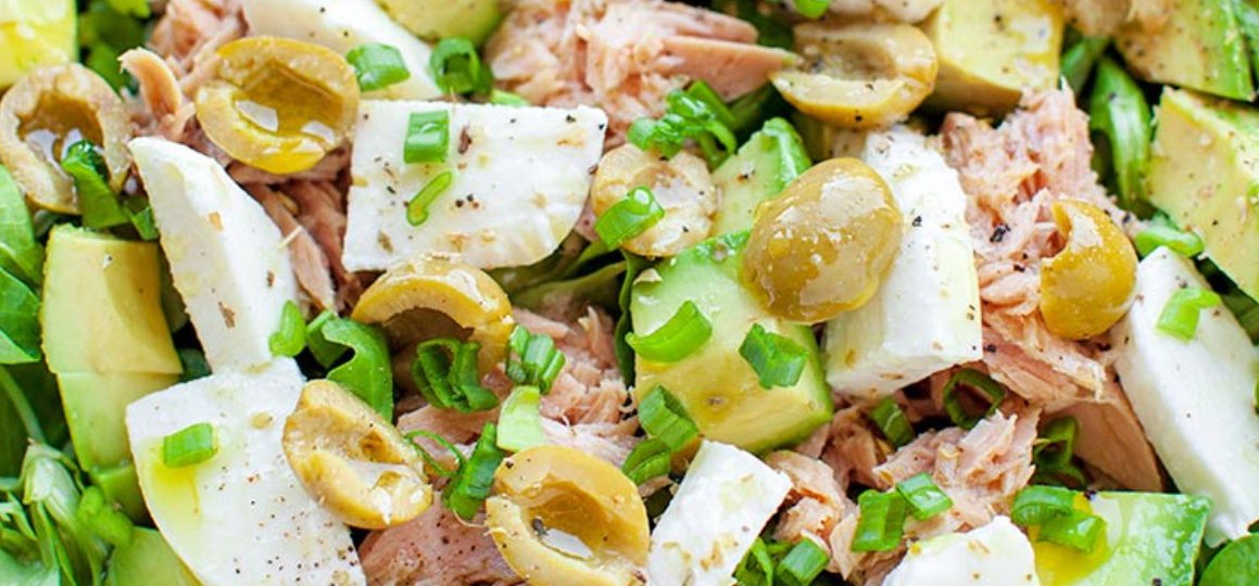 Sałatka z tuńczykiem i awokado