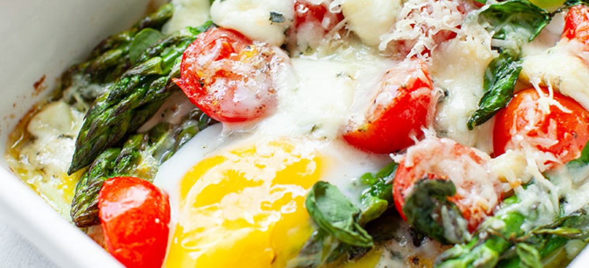 Szparagi zapiekane z jajkiem