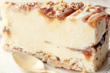 Tort lodowy jogurtowo-karmelowy