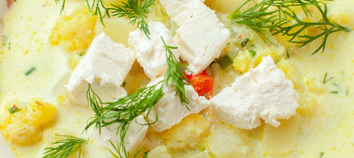 Zupa kalafiorowa z ziemniakami i fetą