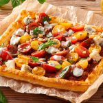 Tarta z pomidorkami i włoskimi serami 