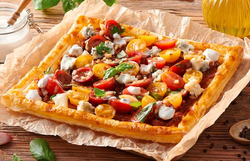 Tarta z pomidorkami i włoskimi serami 